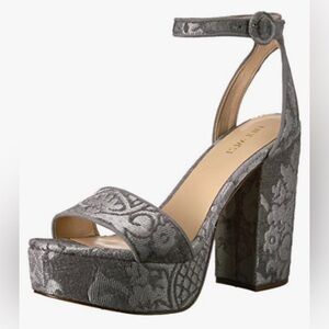 Nine West KREWL Sandals size 11 NWOT